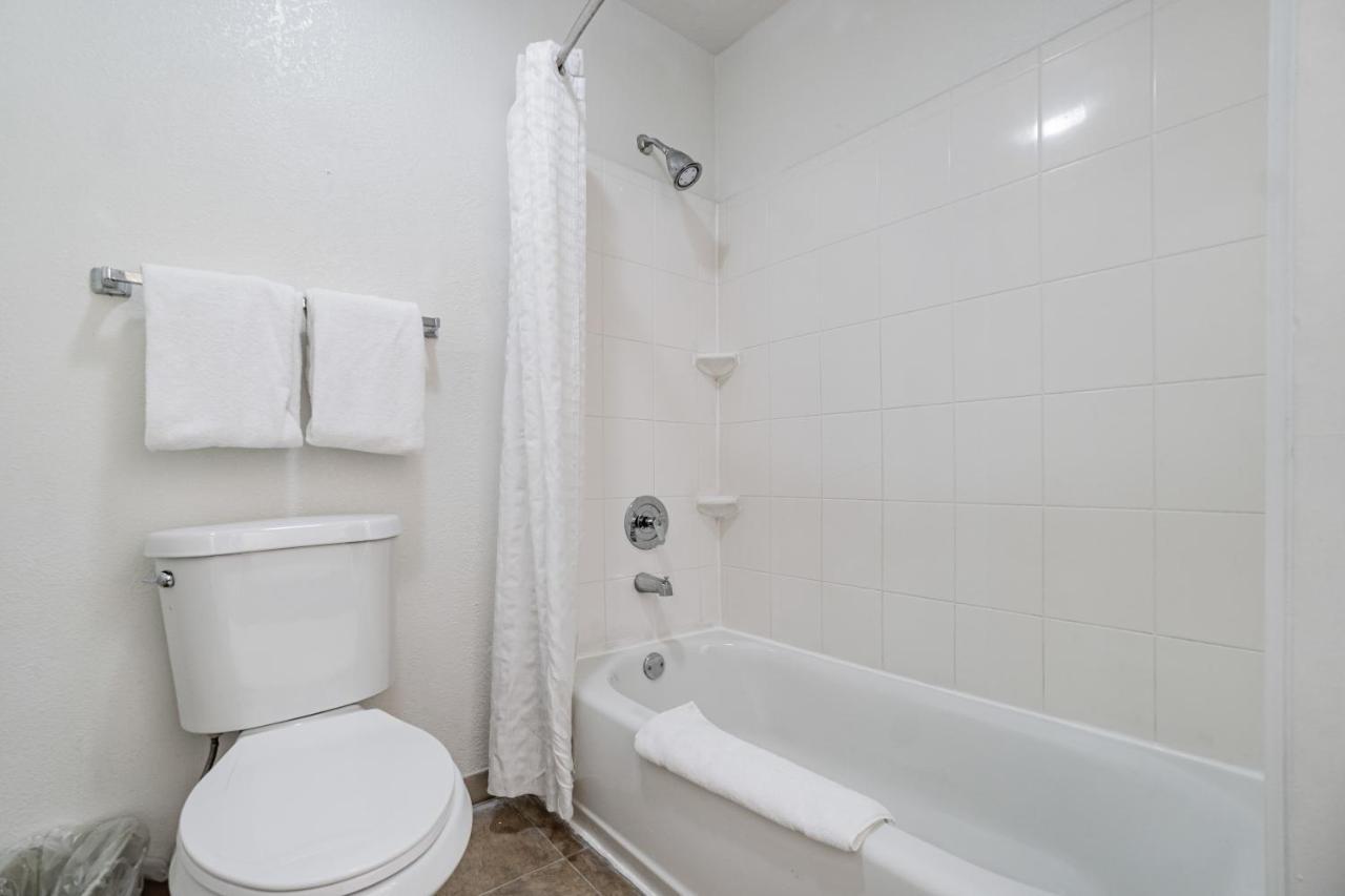 & Miami Airport West Hotel *