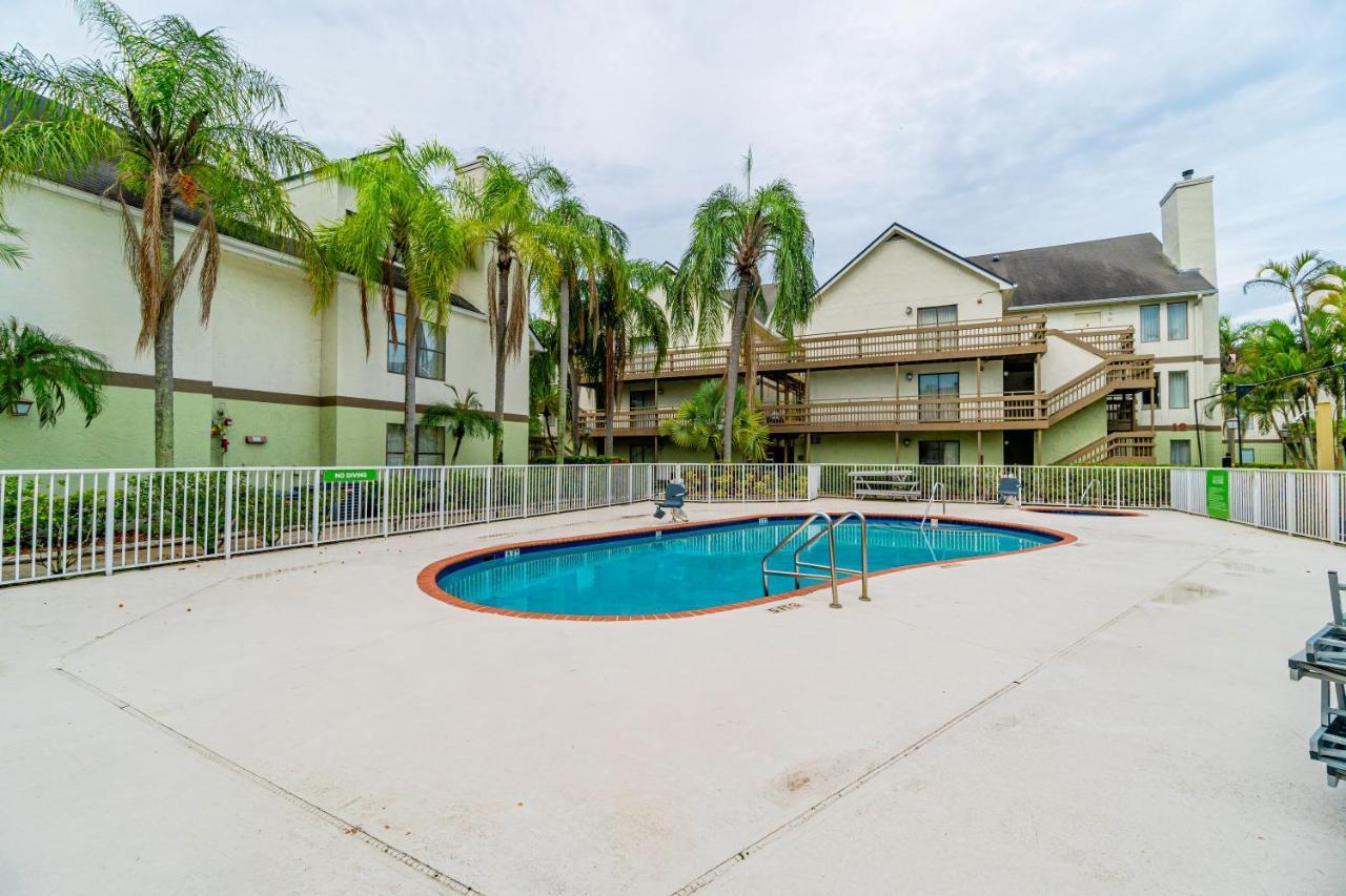 Hotel & Miami Airport West